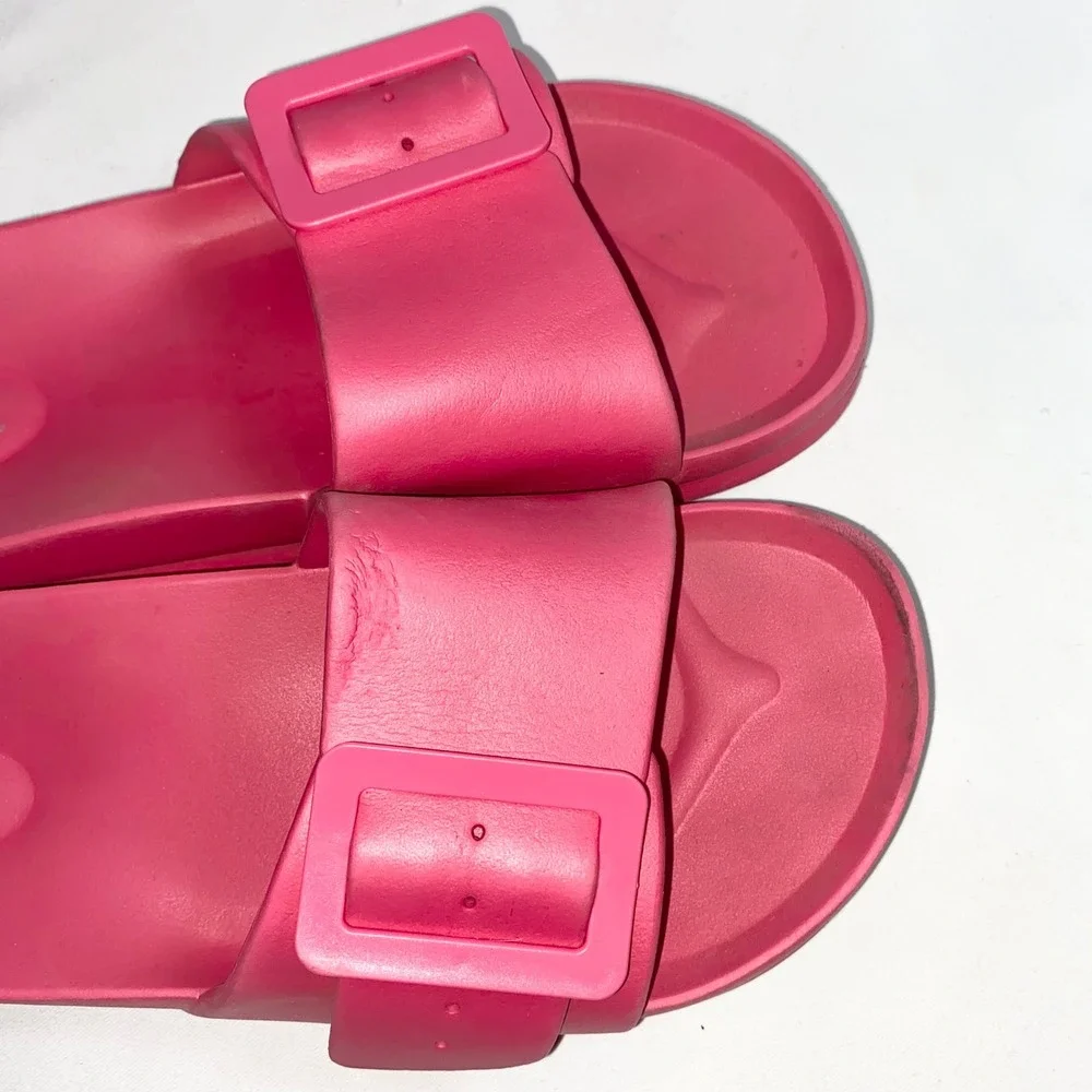 Mudd Hot Pink Buckle Slide Sandals Womens Summer Beach Shoes Vacation Waterproof